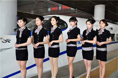 礼仪为翼 服务至上——甘肃北方技工学校乘务员优质服务礼仪培训纪实